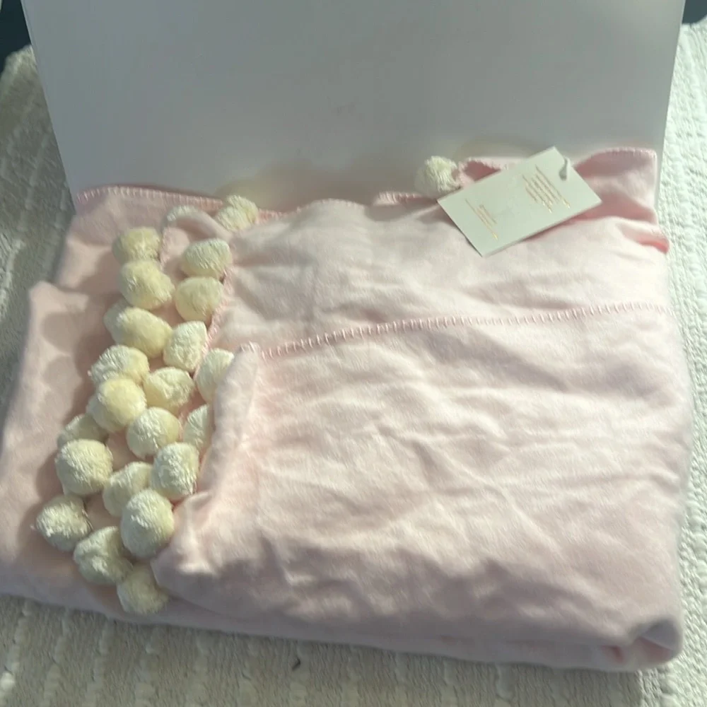 Malibu Luxxe pom pom throw Size 50